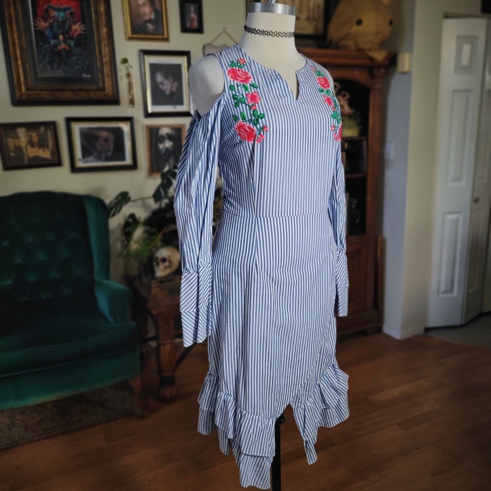 XOXO Striped Cold Shoulder Dress Womens M Blue White Floral Embroidered Ruffle